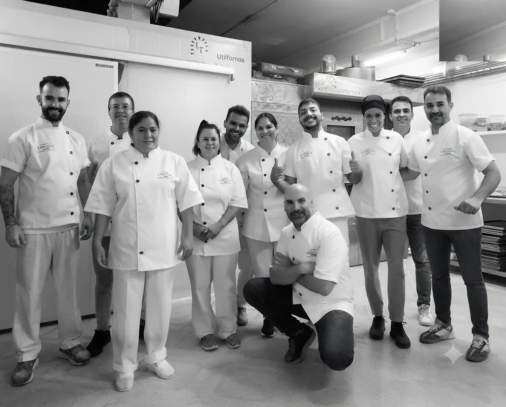 Equipa de fabrico da Flor do Tâmega no obrador